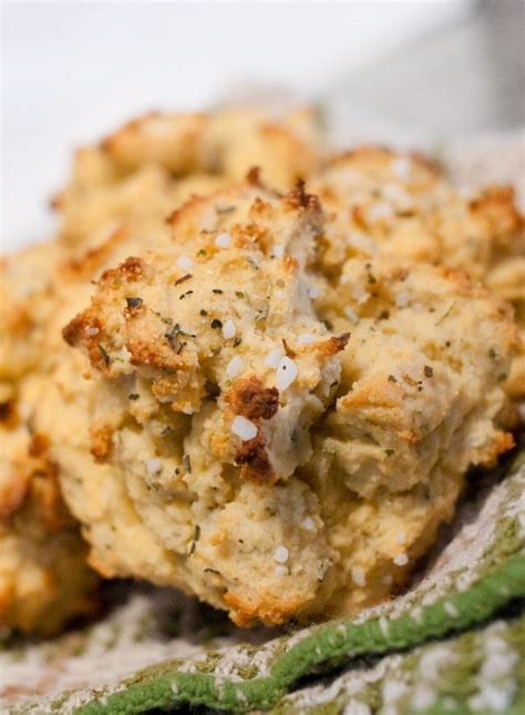How many carbs are in tarragon herb drop biscuits - calories, carbs, nutrition